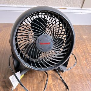 Personal Adjustable Honeywell Power Fan in Black